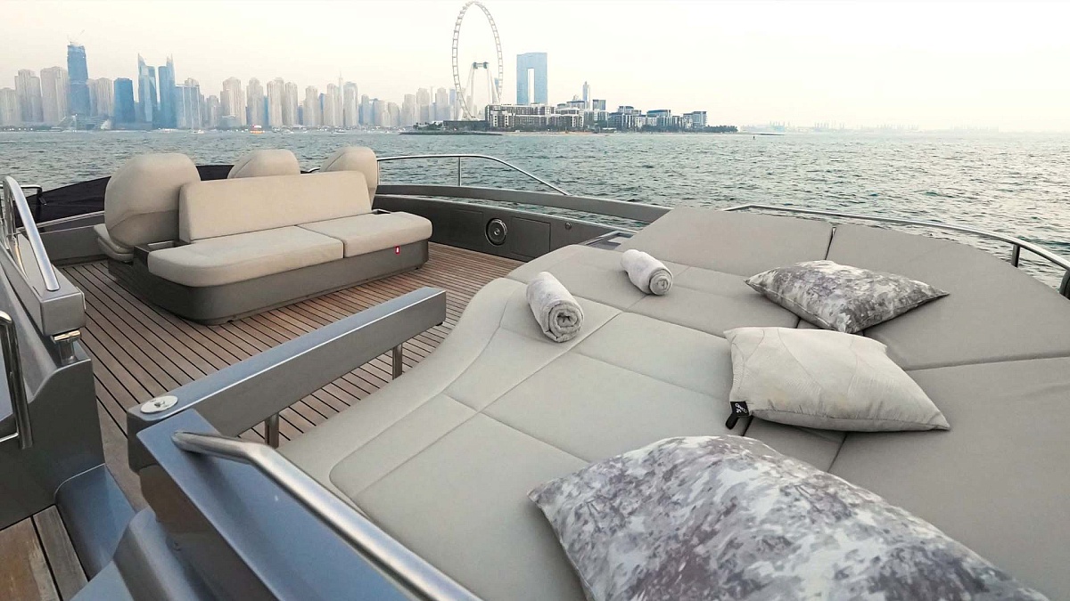 Аренда моторной яхты Pershing 8X в Дубае - ОАЭ